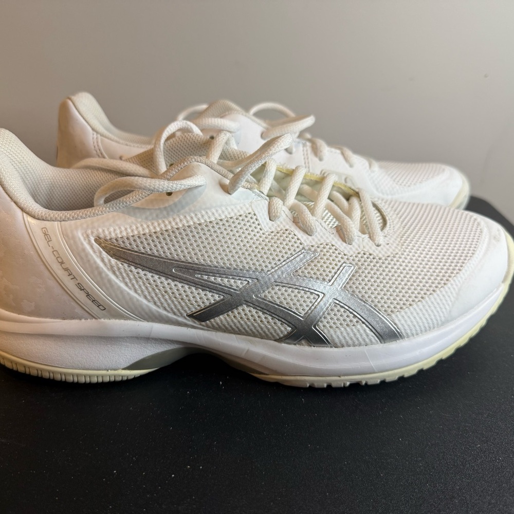 Asics Women's Athletic Shoes in White and Silver 9.5